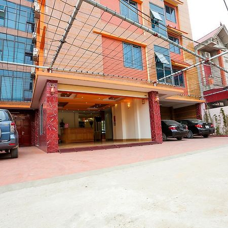 Binh An Hotel Нойбай Экстерьер фото